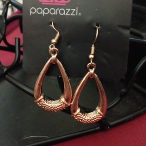 Paparazzi gold tone tear drop dangle earrings.